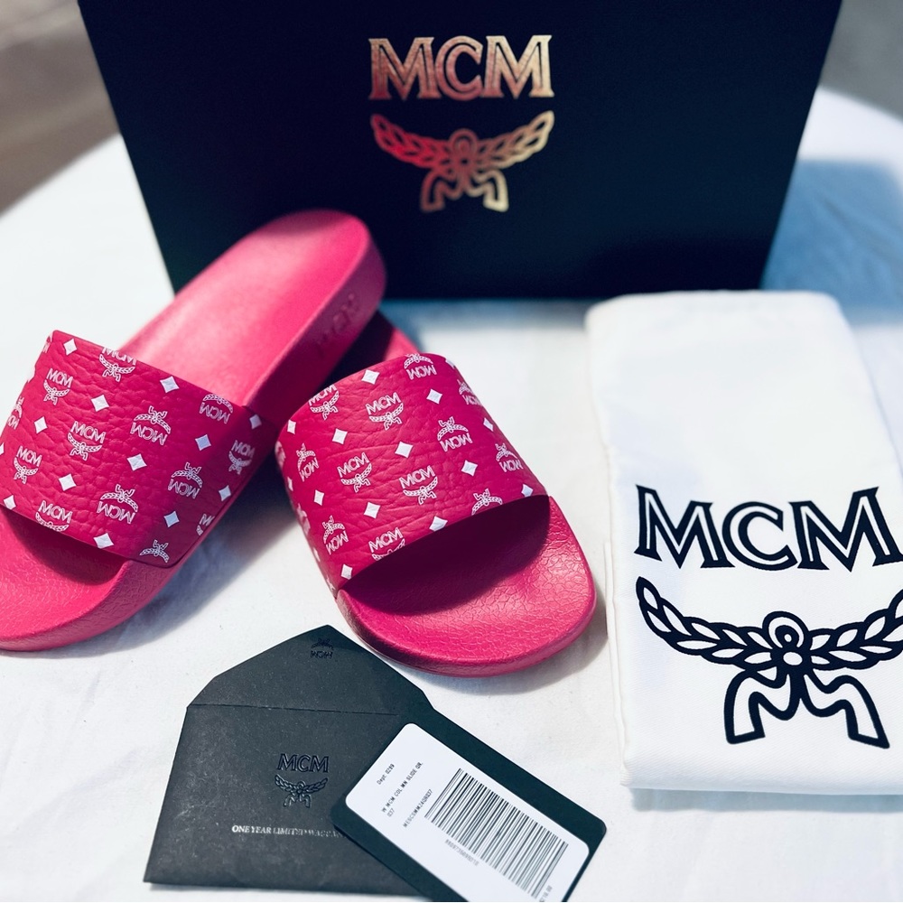 MCM manogram logo slides